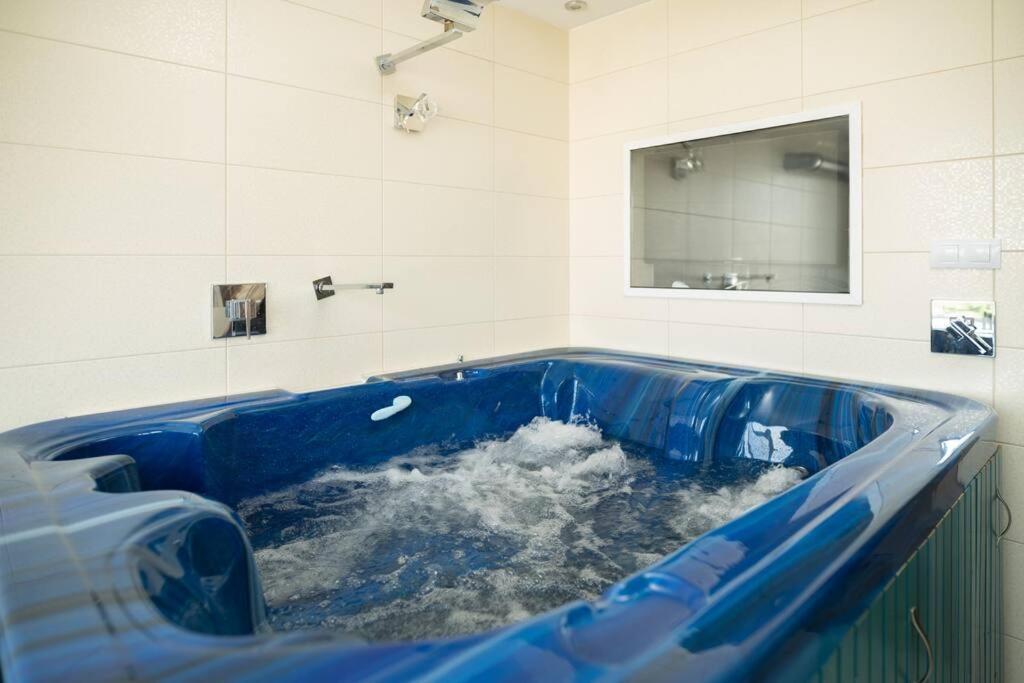 Martonfalvi Penthouse W Jacuzzi Debrecen Exterior photo